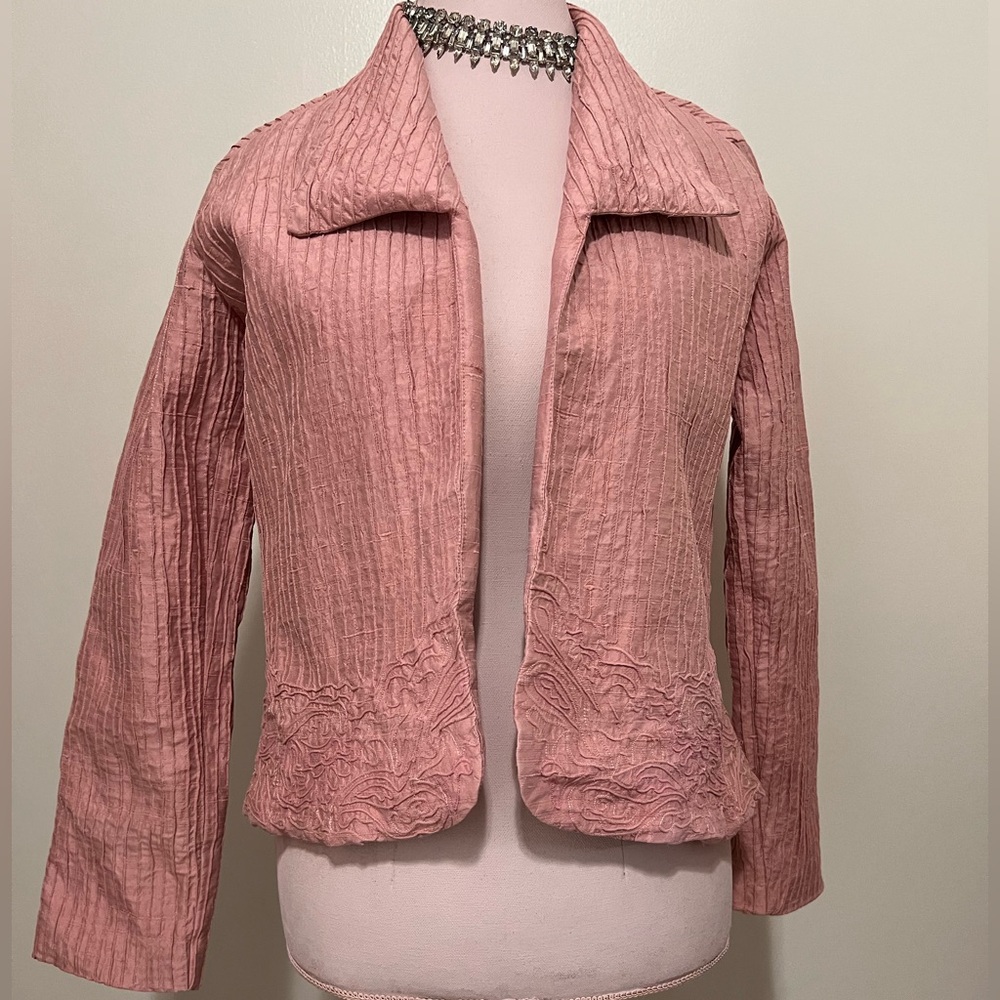 Chico’s light pink 100% silk blazer in size  Medium (1)